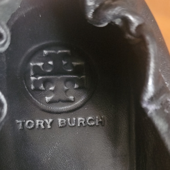 Tory Burch Black Flats with Gold Emblem Sz 10M - Picture 12 of 13